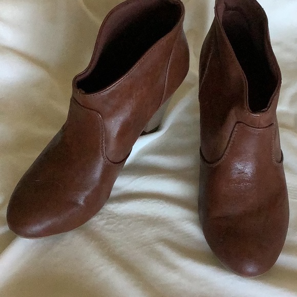 AE by Payless Brown 3" Stacked Heel Slip-on Ankle Booties Size 9 - Picture 4 of 11